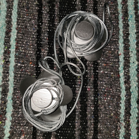 🆕️🏷 2 Plum Blossom Curtain Tiebacks 🆕️🏷 - Picture 2 of 5